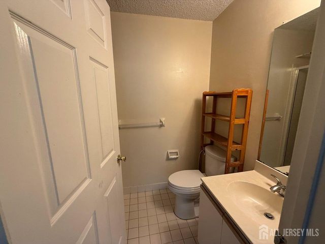 18 Guisborough Way, Edison, NJ 08820