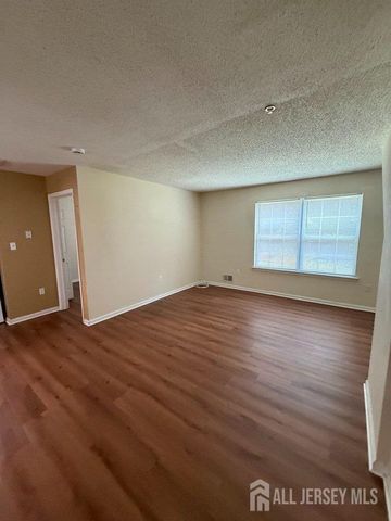 18 Guisborough Way, Edison, NJ 08820