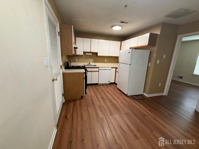 18 Guisborough Way, Edison, NJ 08820