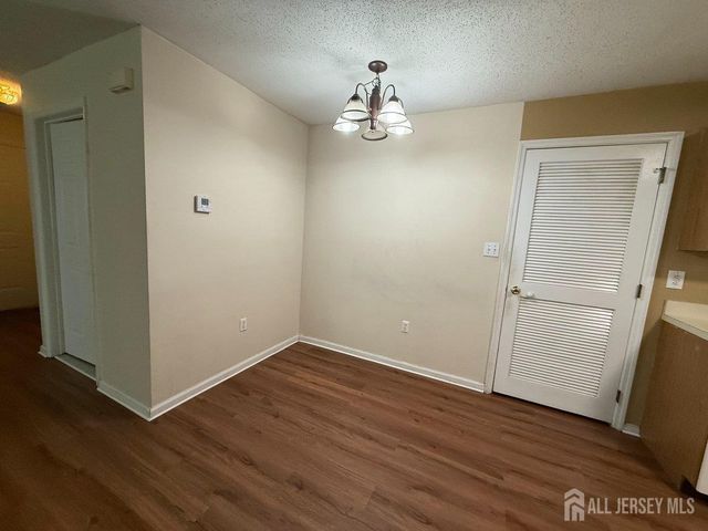 18 Guisborough Way, Edison, NJ 08820