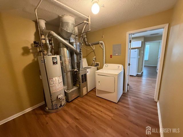 18 Guisborough Way, Edison, NJ 08820