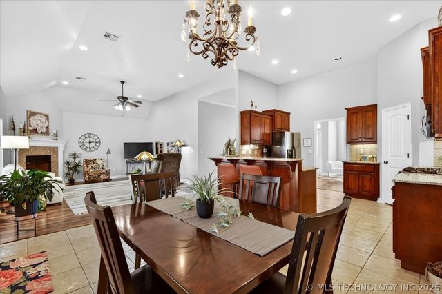 1916 Barnett Place, Bartlesville, OK 74006