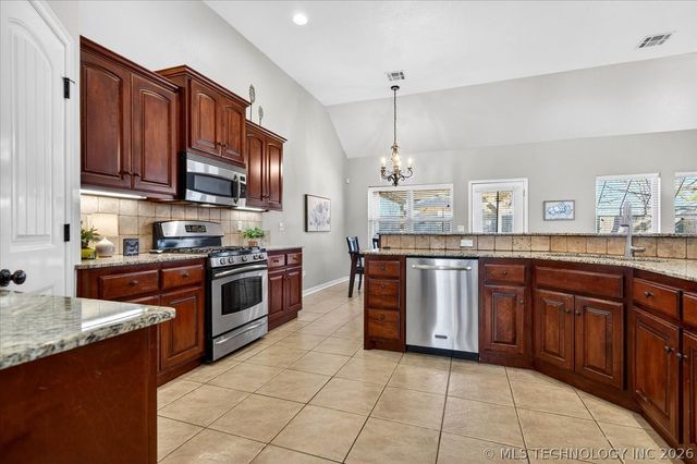 1916 Barnett Place, Bartlesville, OK 74006