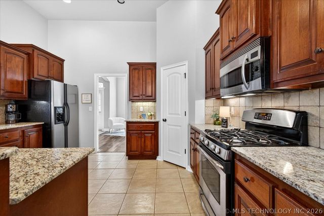 1916 Barnett Place, Bartlesville, OK 74006