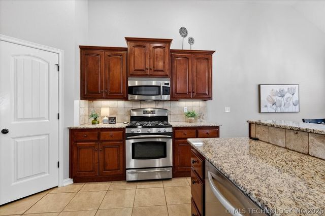 1916 Barnett Place, Bartlesville, OK 74006