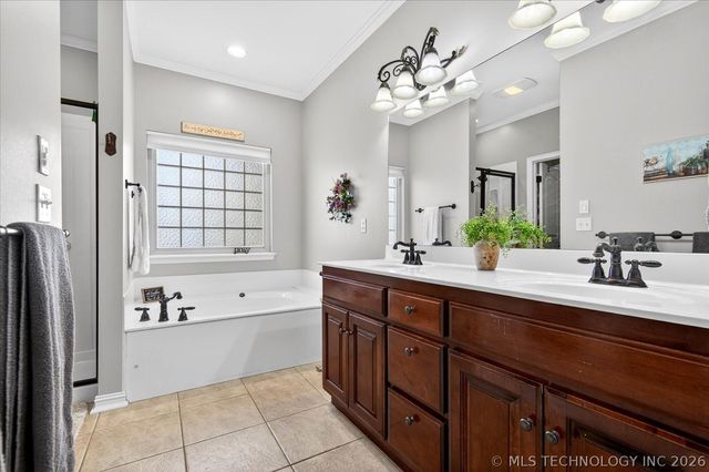 1916 Barnett Place, Bartlesville, OK 74006