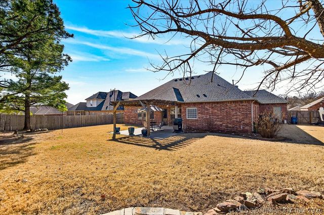 1916 Barnett Place, Bartlesville, OK 74006
