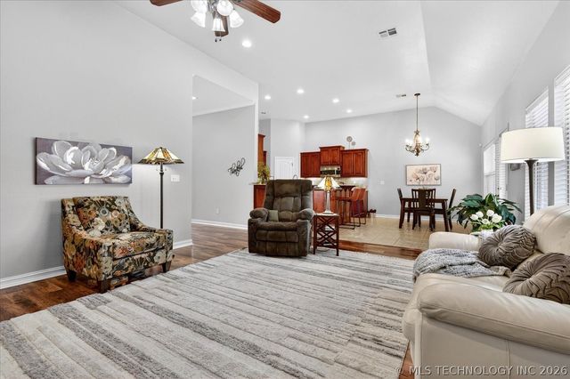 1916 Barnett Place, Bartlesville, OK 74006