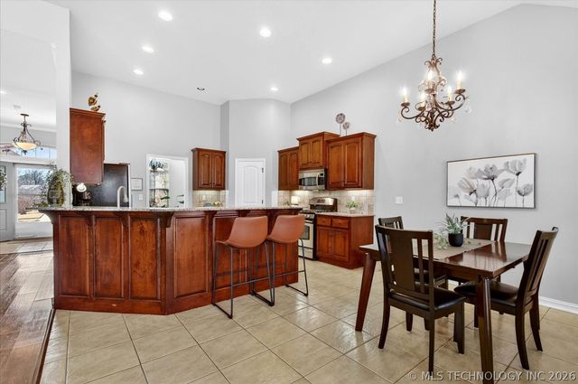 1916 Barnett Place, Bartlesville, OK 74006