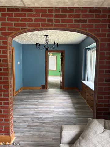 732 Tallmadge Road, Cuyahoga Falls, OH 44221