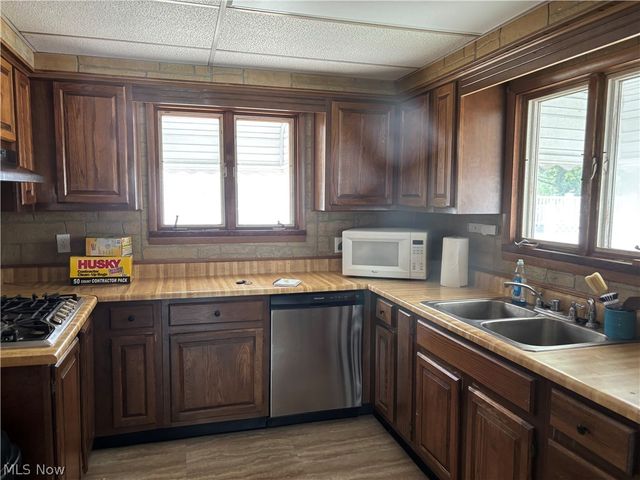732 Tallmadge Road, Cuyahoga Falls, OH 44221