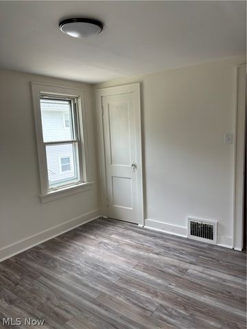 732 Tallmadge Road, Cuyahoga Falls, OH 44221
