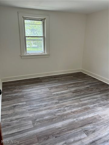 732 Tallmadge Road, Cuyahoga Falls, OH 44221