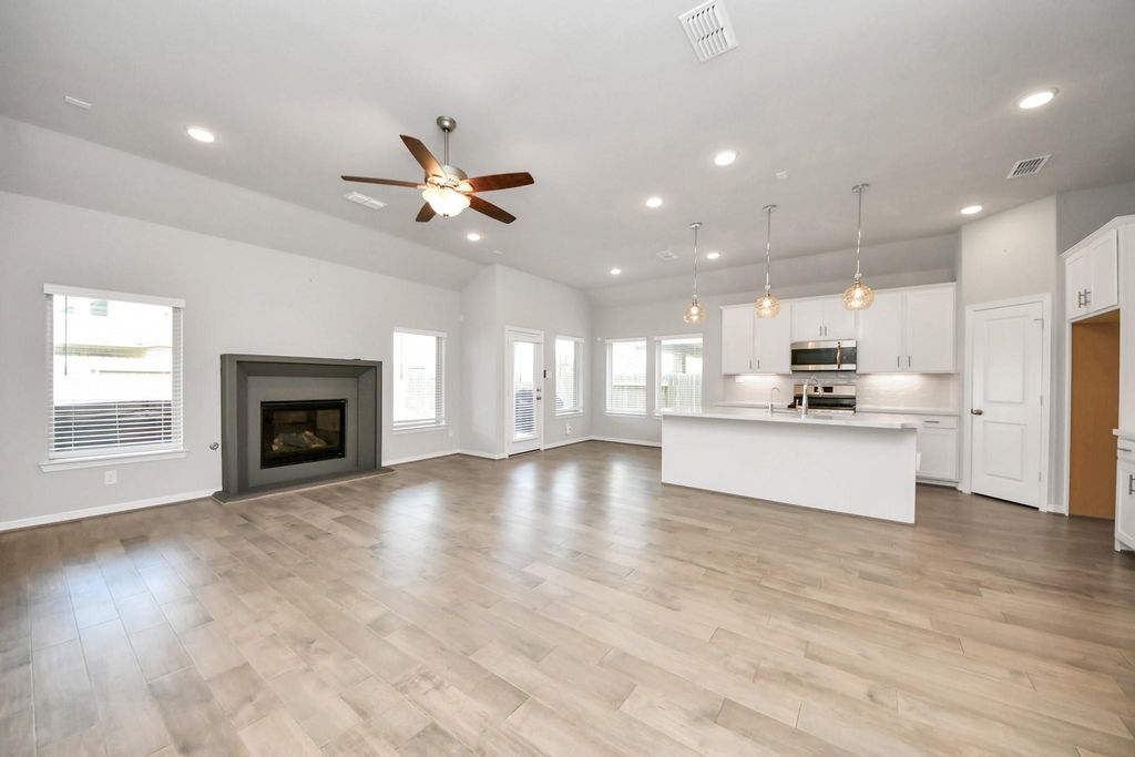 9019 Emerald Cane Drive, Missouri City, TX 77459