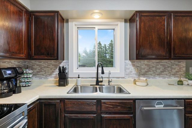 808 Center Drive NW, Chisholm, MN 55719