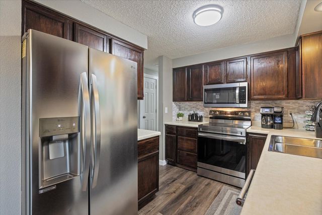 808 Center Drive NW, Chisholm, MN 55719