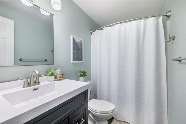 808 Center Drive NW, Chisholm, MN 55719