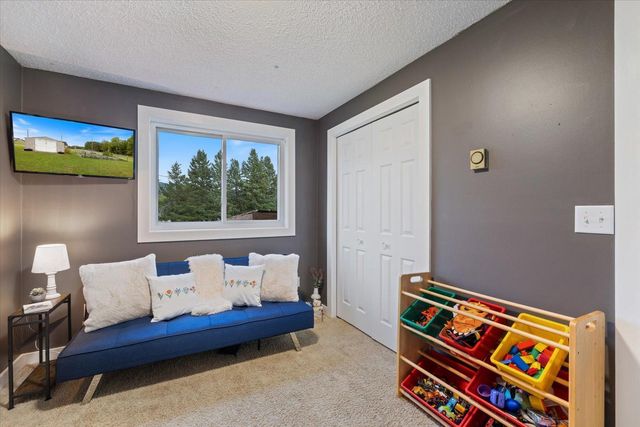 808 Center Drive NW, Chisholm, MN 55719