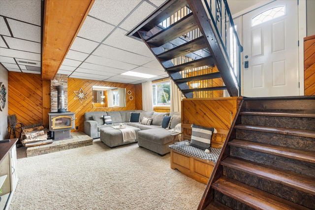 808 Center Drive NW, Chisholm, MN 55719