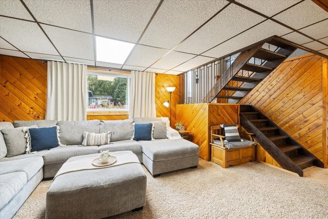 808 Center Drive NW, Chisholm, MN 55719