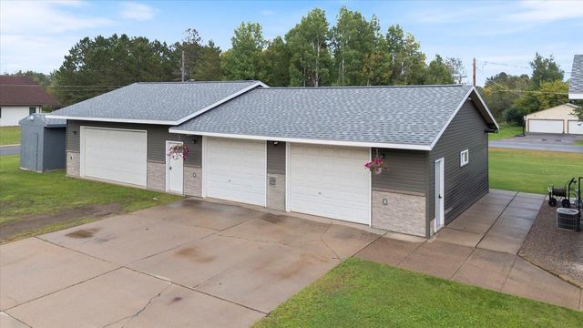 808 Center Drive NW, Chisholm, MN 55719