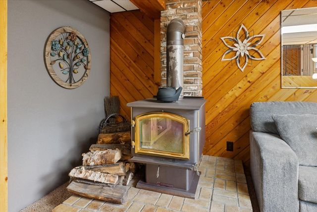 808 Center Drive NW, Chisholm, MN 55719