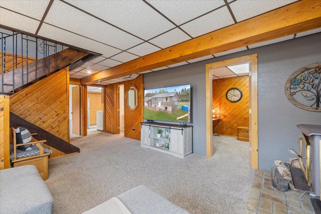 808 Center Drive NW, Chisholm, MN 55719