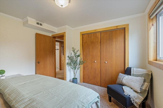 808 Center Drive NW, Chisholm, MN 55719