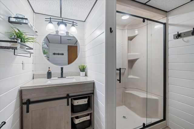 808 Center Drive NW, Chisholm, MN 55719