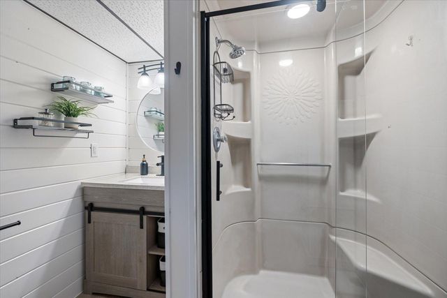 808 Center Drive NW, Chisholm, MN 55719