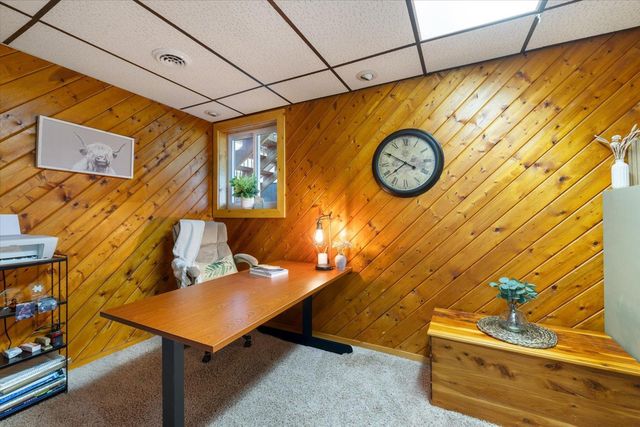 808 Center Drive NW, Chisholm, MN 55719