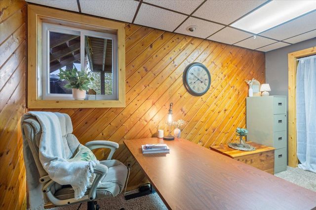 808 Center Drive NW, Chisholm, MN 55719