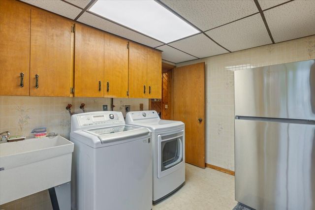 808 Center Drive NW, Chisholm, MN 55719