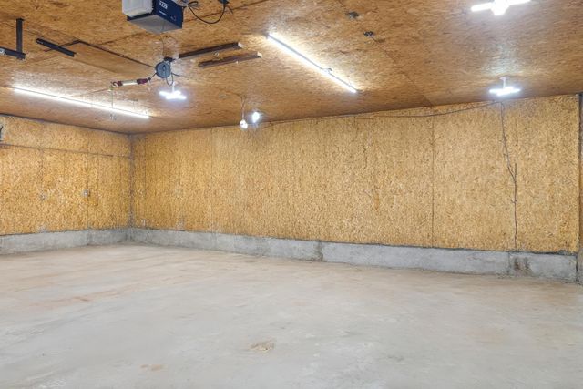 808 Center Drive NW, Chisholm, MN 55719