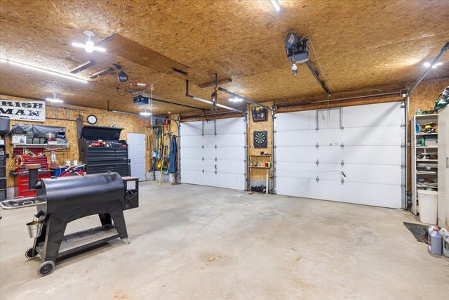 808 Center Drive NW, Chisholm, MN 55719