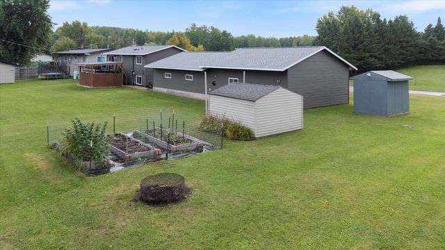 808 Center Drive NW, Chisholm, MN 55719