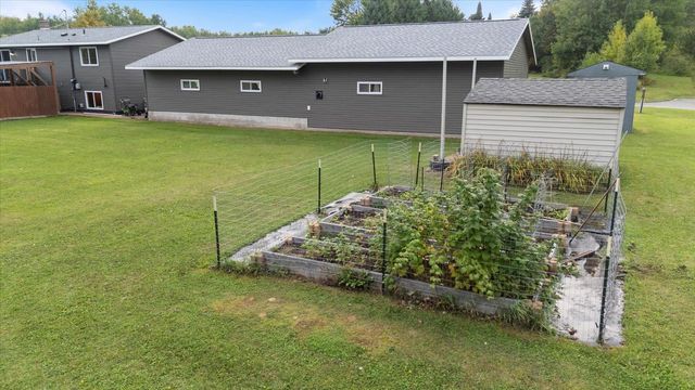 808 Center Drive NW, Chisholm, MN 55719