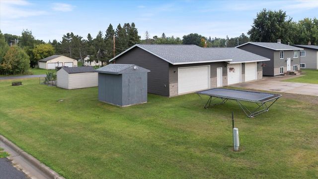 808 Center Drive NW, Chisholm, MN 55719