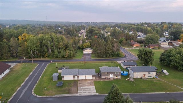 808 Center Drive NW, Chisholm, MN 55719