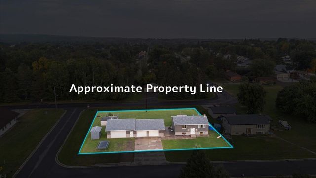 808 Center Drive NW, Chisholm, MN 55719