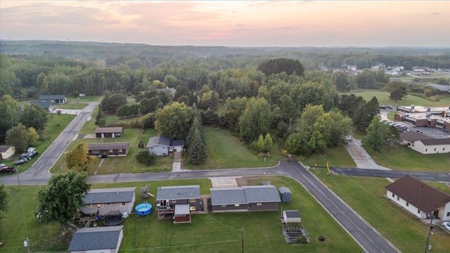 808 Center Drive NW, Chisholm, MN 55719