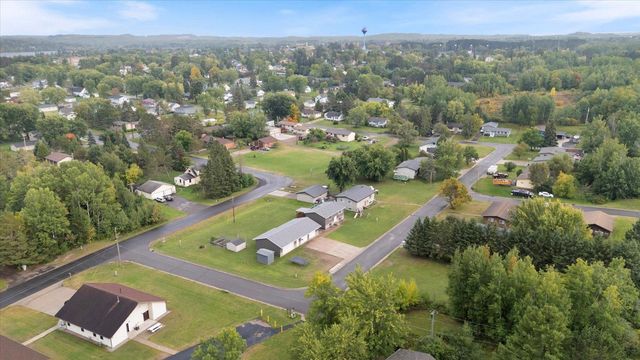 808 Center Drive NW, Chisholm, MN 55719