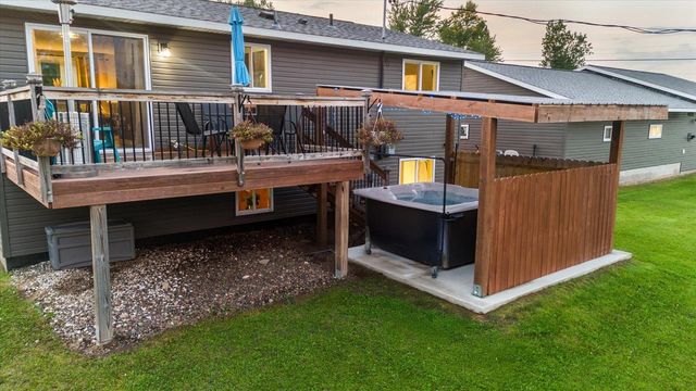 808 Center Drive NW, Chisholm, MN 55719