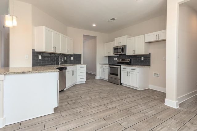 185 HERITAGE LAKE DR, Memphis, TN 38109