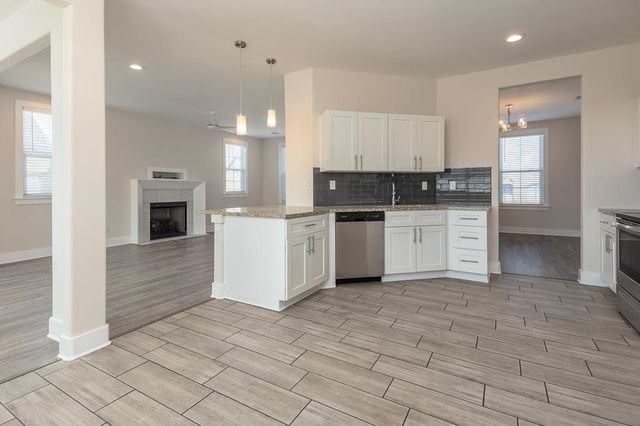 185 HERITAGE LAKE DR, Memphis, TN 38109