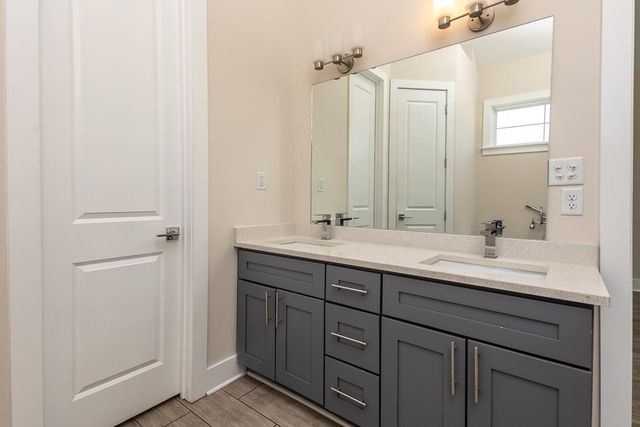 185 HERITAGE LAKE DR, Memphis, TN 38109