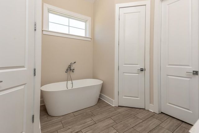 185 HERITAGE LAKE DR, Memphis, TN 38109