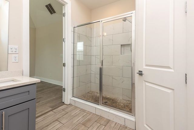 185 HERITAGE LAKE DR, Memphis, TN 38109