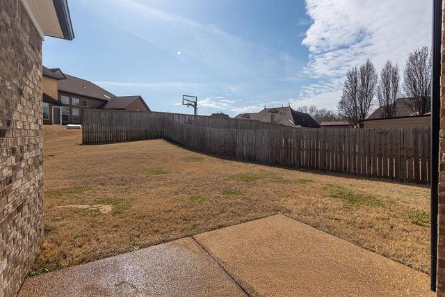 185 HERITAGE LAKE DR, Memphis, TN 38109