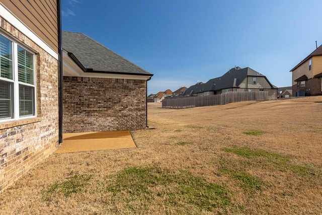 185 HERITAGE LAKE DR, Memphis, TN 38109